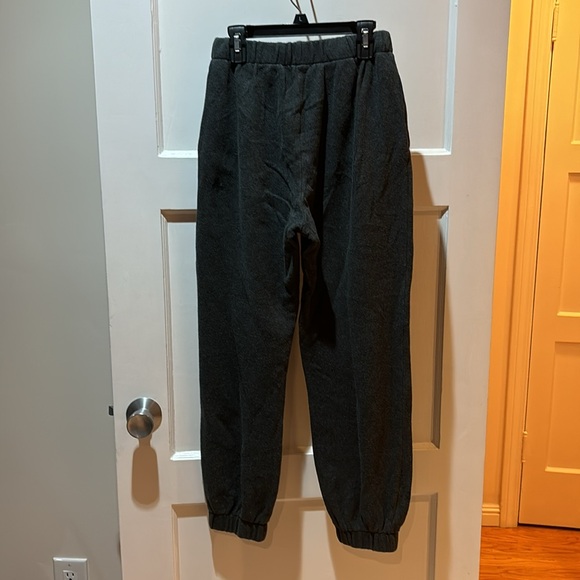 Brandy Melville gray sweats with pockets - Picture 3 of 4